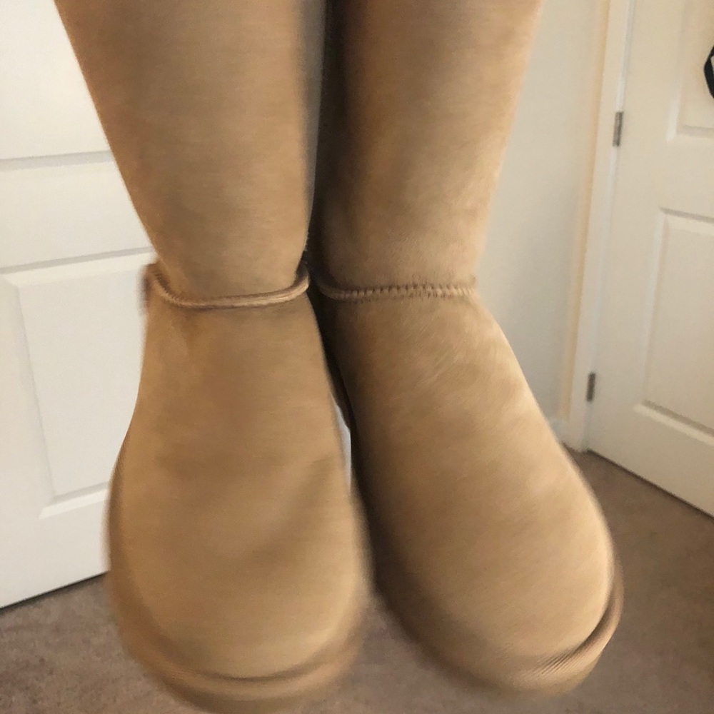 Ugg Bailey - image 2